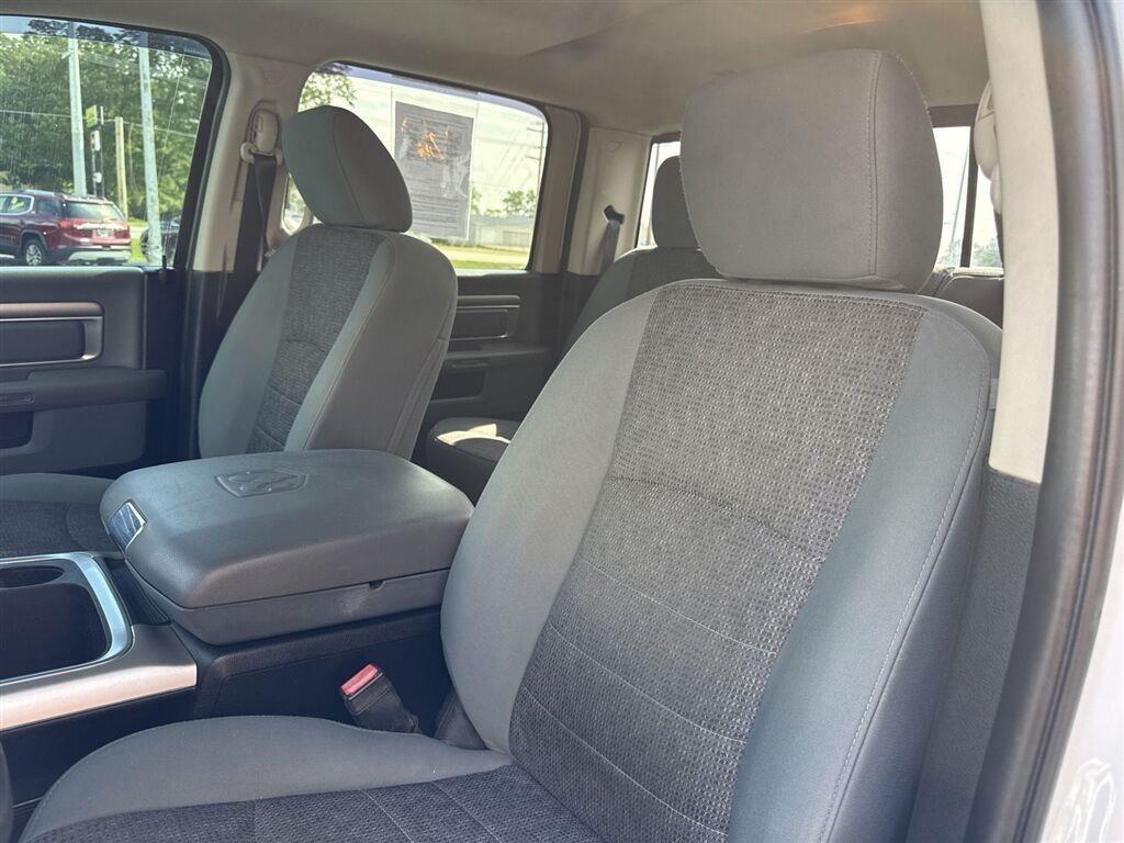 RAM 1500 Big Horn 4x4 Crew Cab 5'7" Box 2017