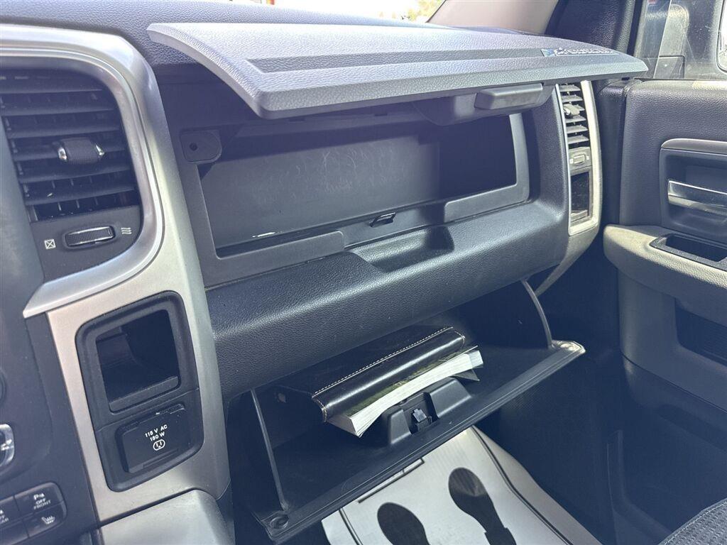 RAM 1500 Big Horn 4x4 Crew Cab 5'7" Box 2017