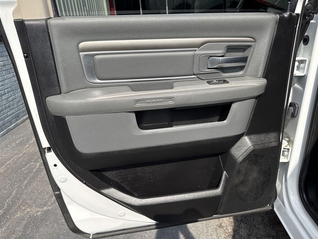 RAM 1500 Big Horn 4x4 Crew Cab 5'7" Box 2017