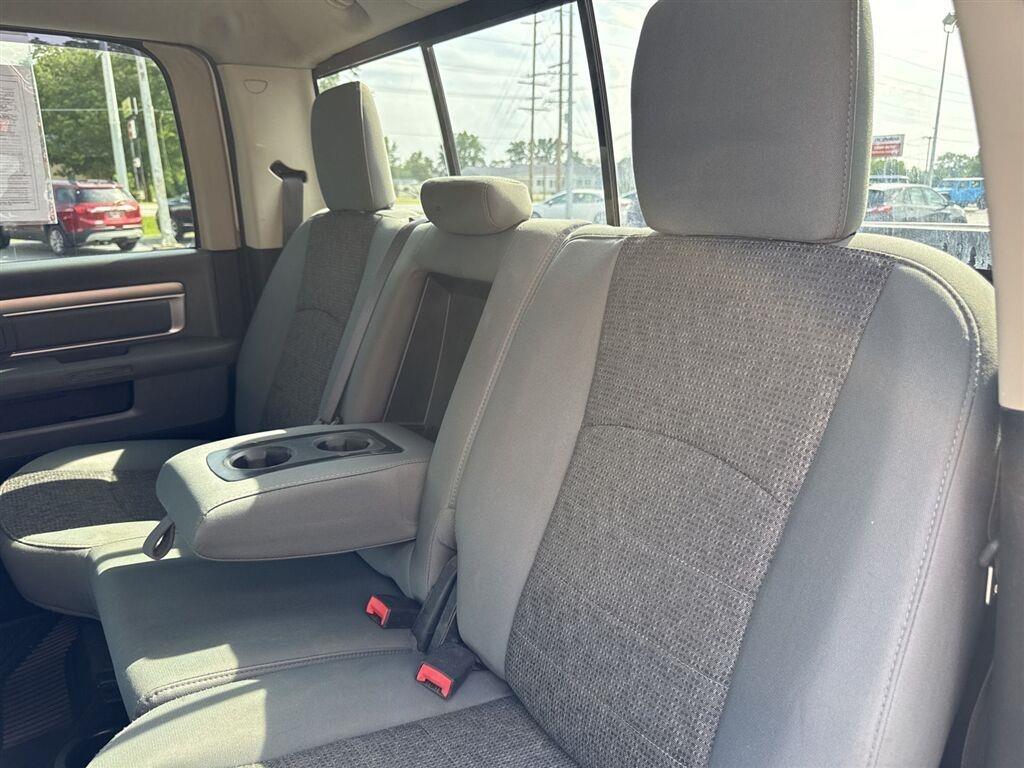 RAM 1500 Big Horn 4x4 Crew Cab 5'7" Box 2017