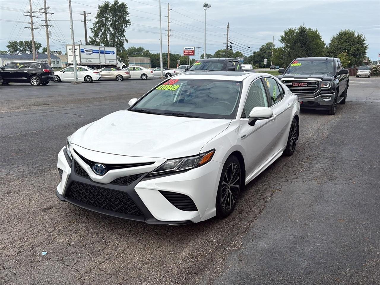 Toyota Camry Hybrid SE CVT (Natl) 2020