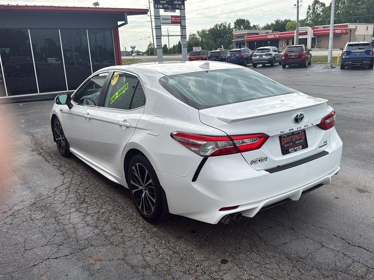 Toyota Camry Hybrid SE CVT (Natl) 2020