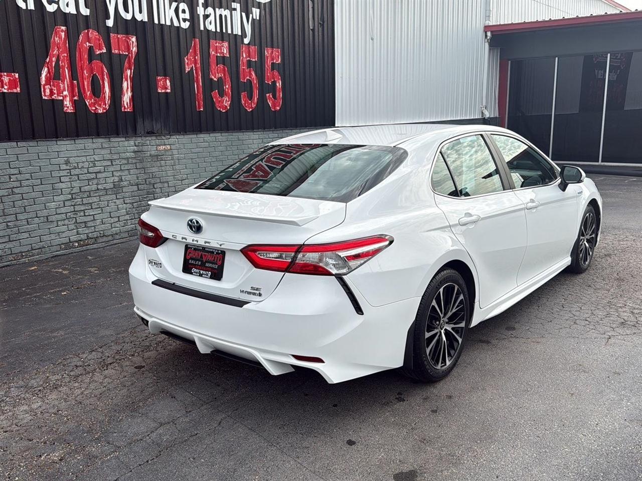 Toyota Camry Hybrid SE CVT (Natl) 2020
