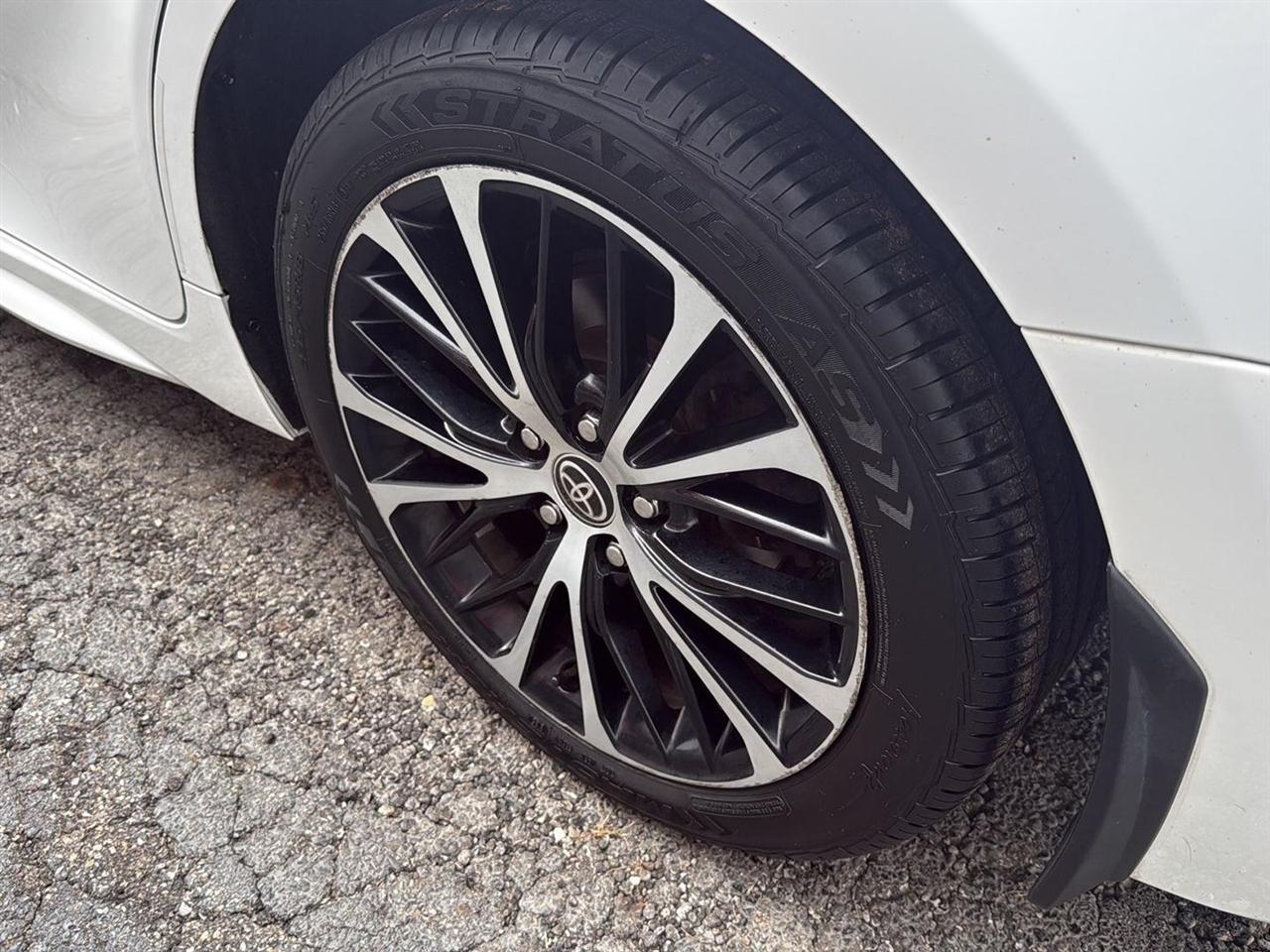 Toyota Camry Hybrid SE CVT (Natl) 2020