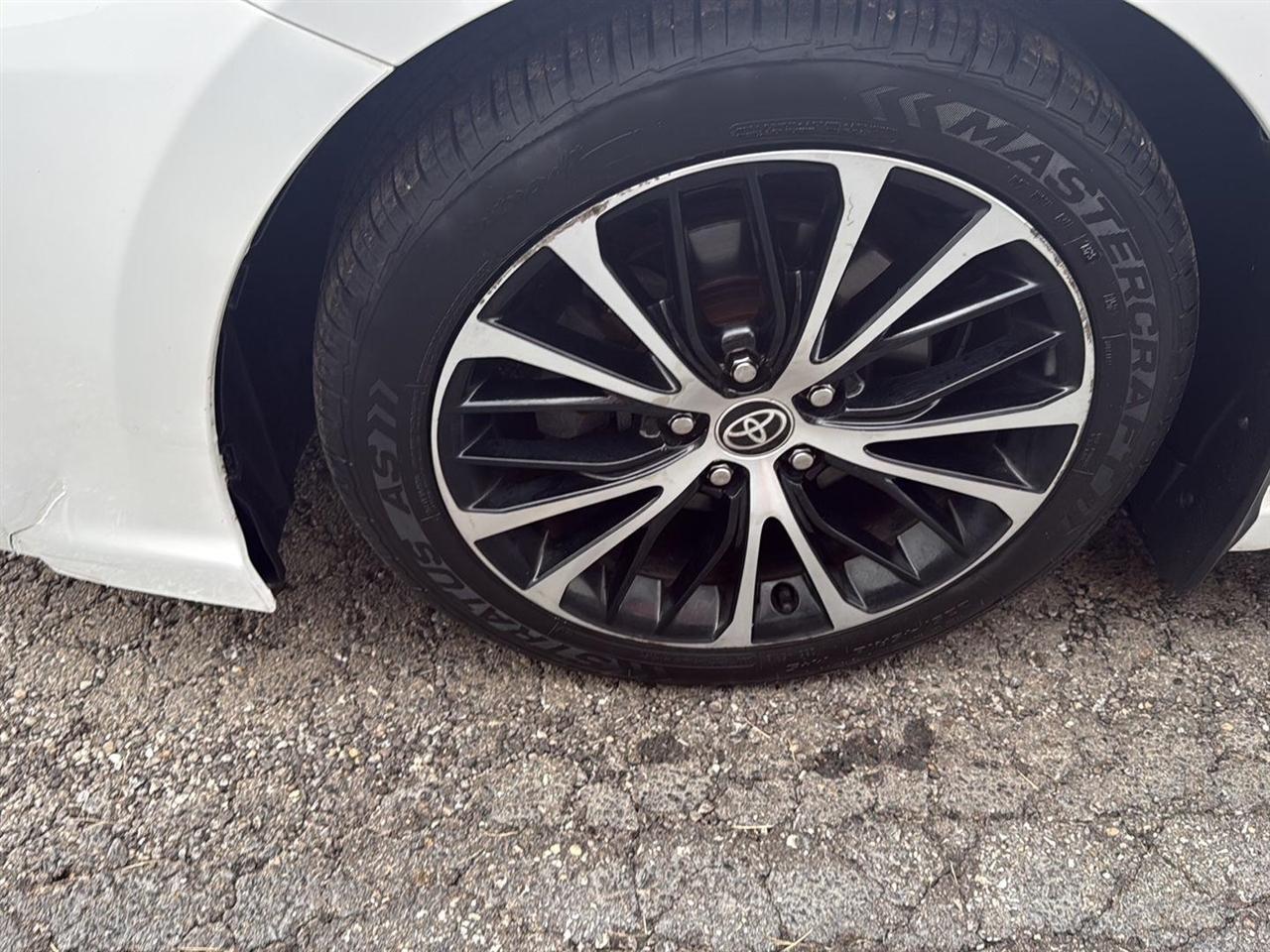 Toyota Camry Hybrid SE CVT (Natl) 2020