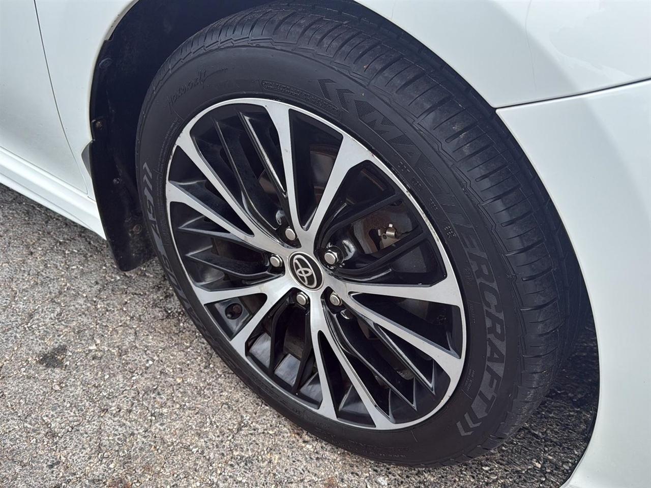 Toyota Camry Hybrid SE CVT (Natl) 2020