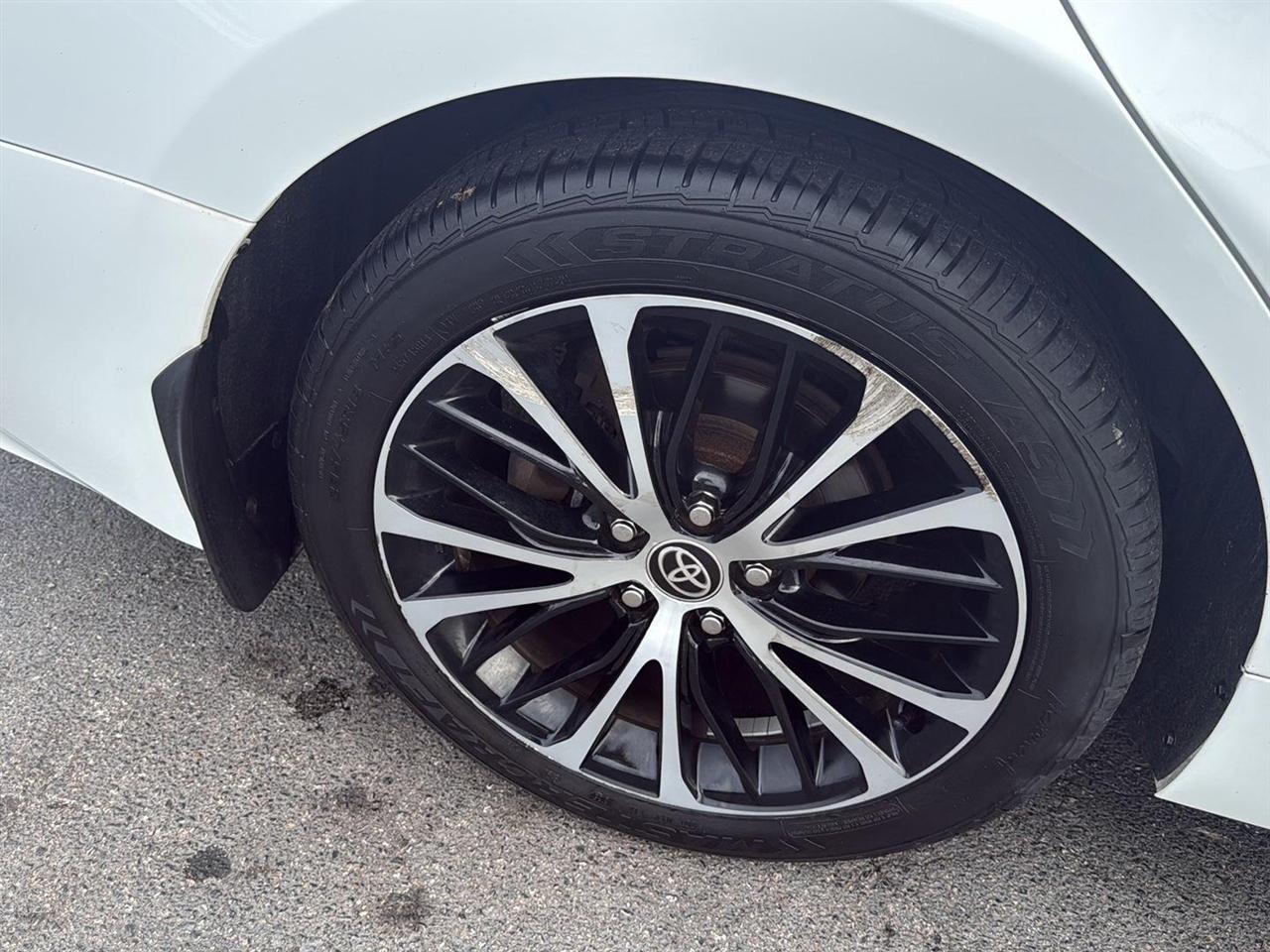 Toyota Camry Hybrid SE CVT (Natl) 2020