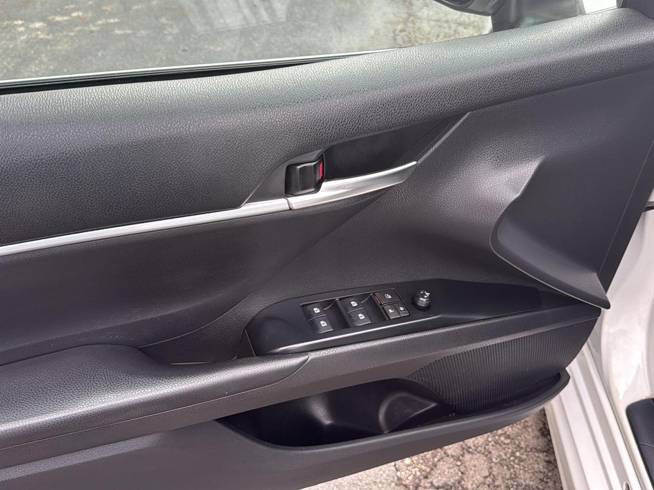 Toyota Camry Hybrid SE CVT (Natl) 2020