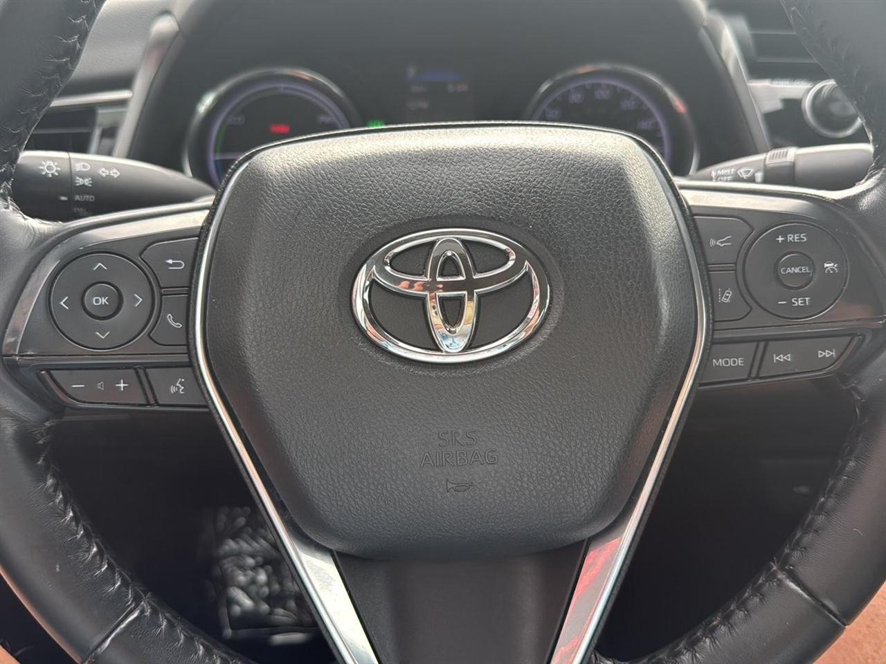 Toyota Camry Hybrid SE CVT (Natl) 2020