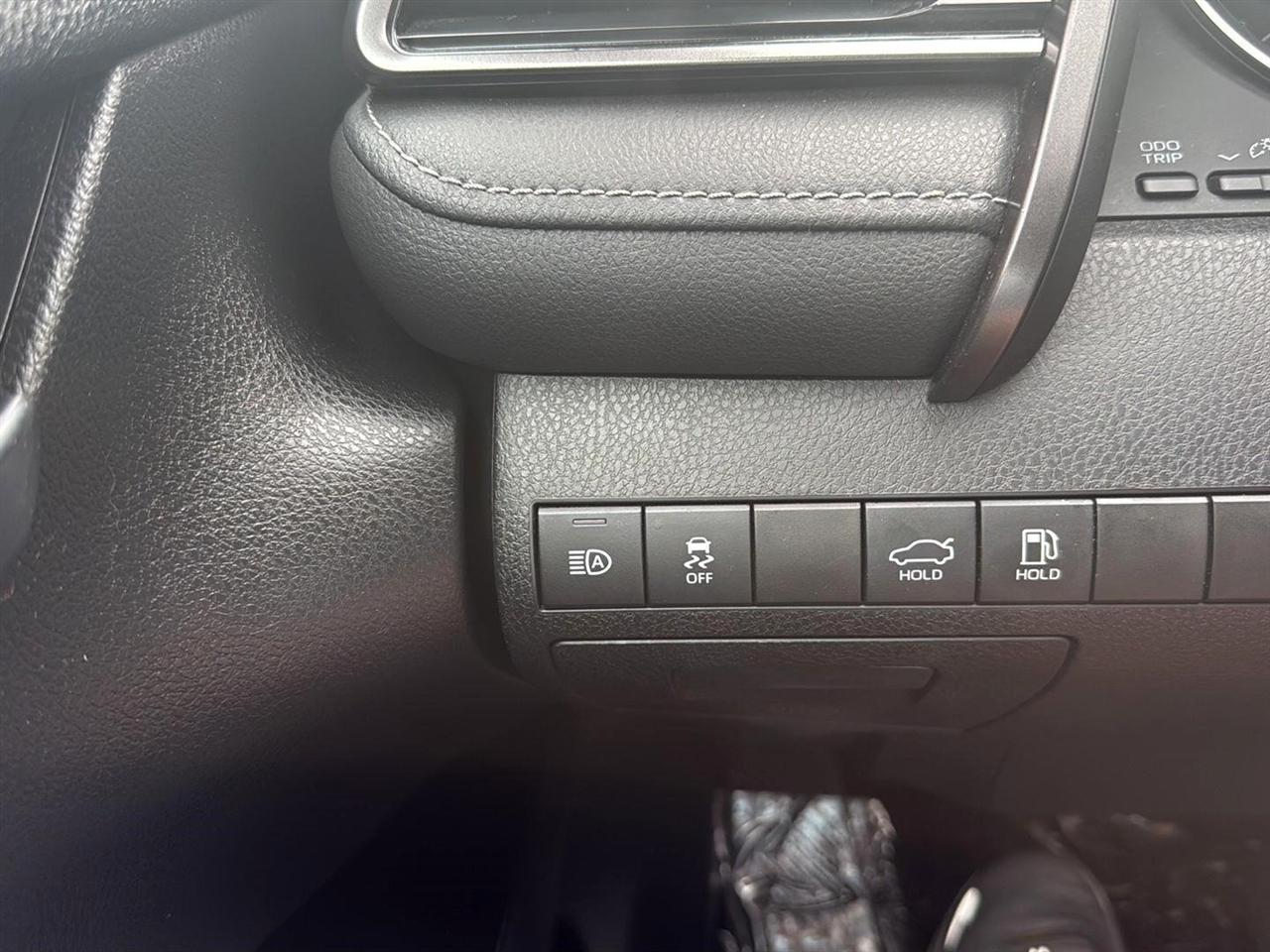 Toyota Camry Hybrid SE CVT (Natl) 2020