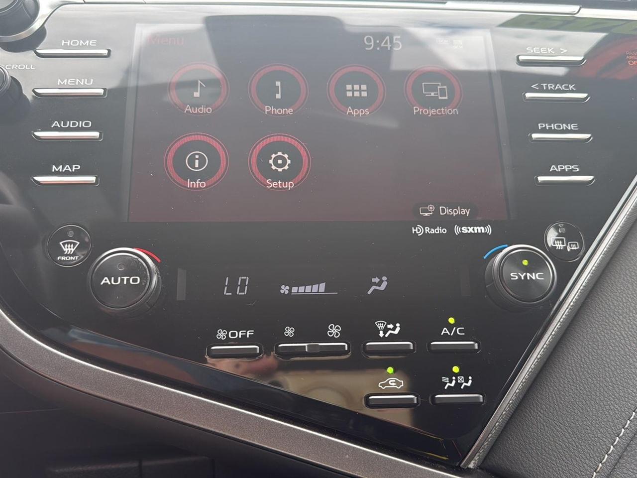 Toyota Camry Hybrid SE CVT (Natl) 2020