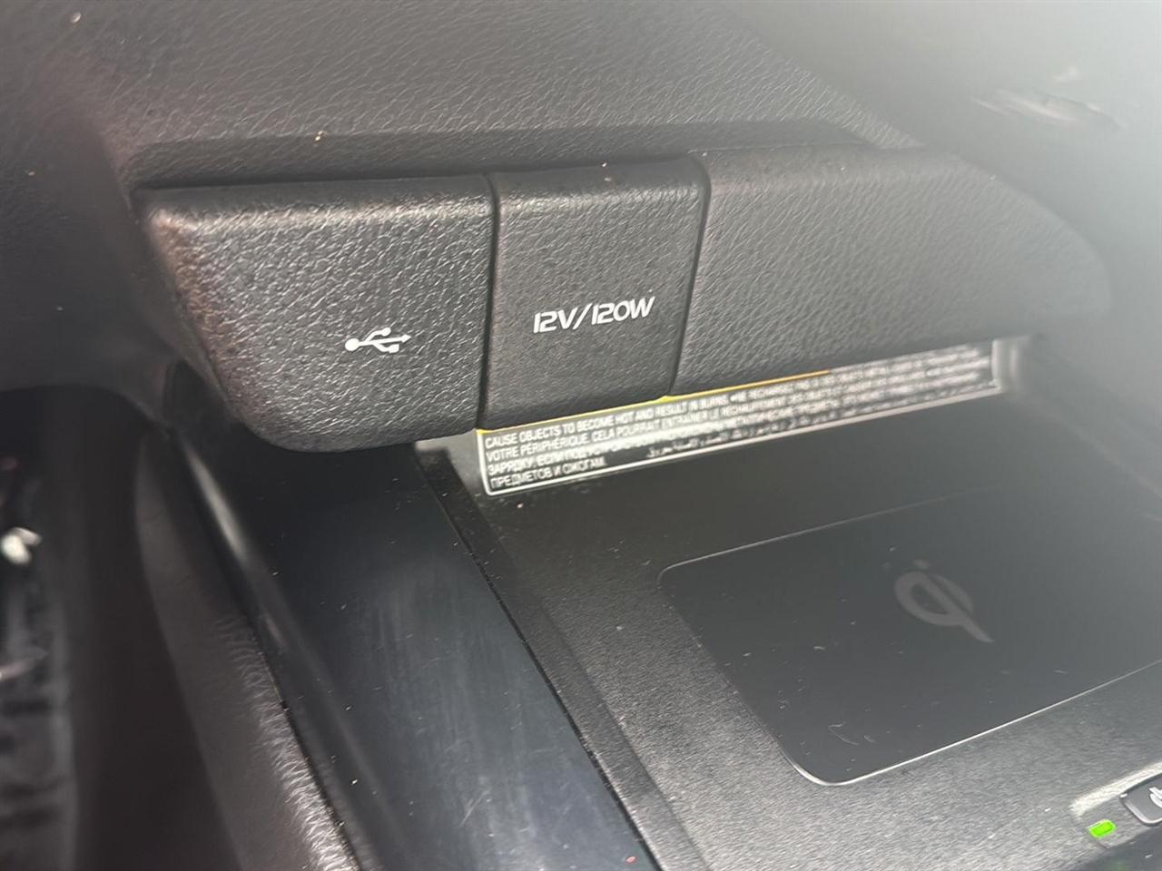 Toyota Camry Hybrid SE CVT (Natl) 2020
