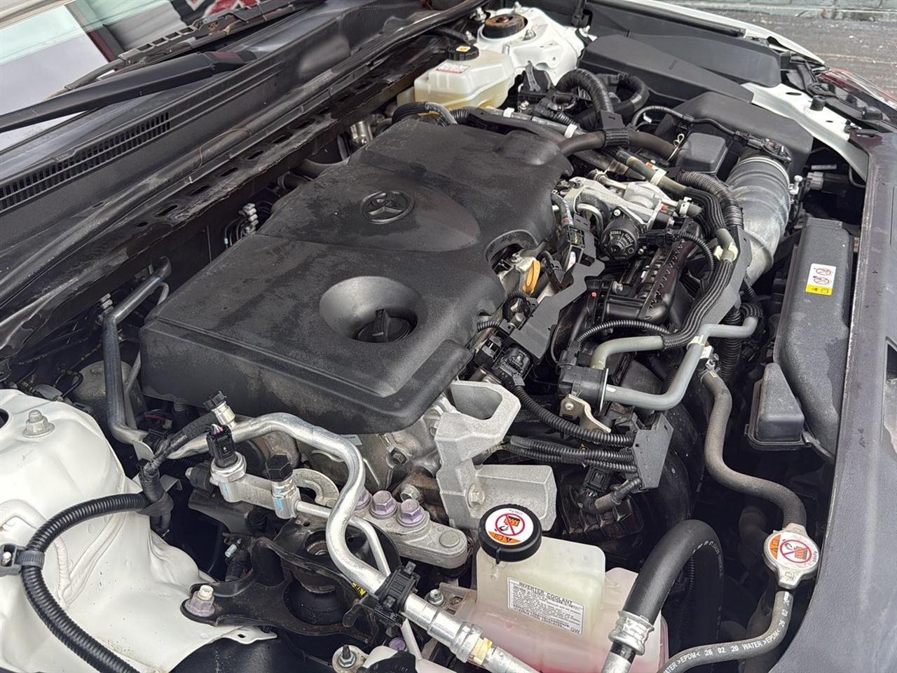 Toyota Camry Hybrid SE CVT (Natl) 2020
