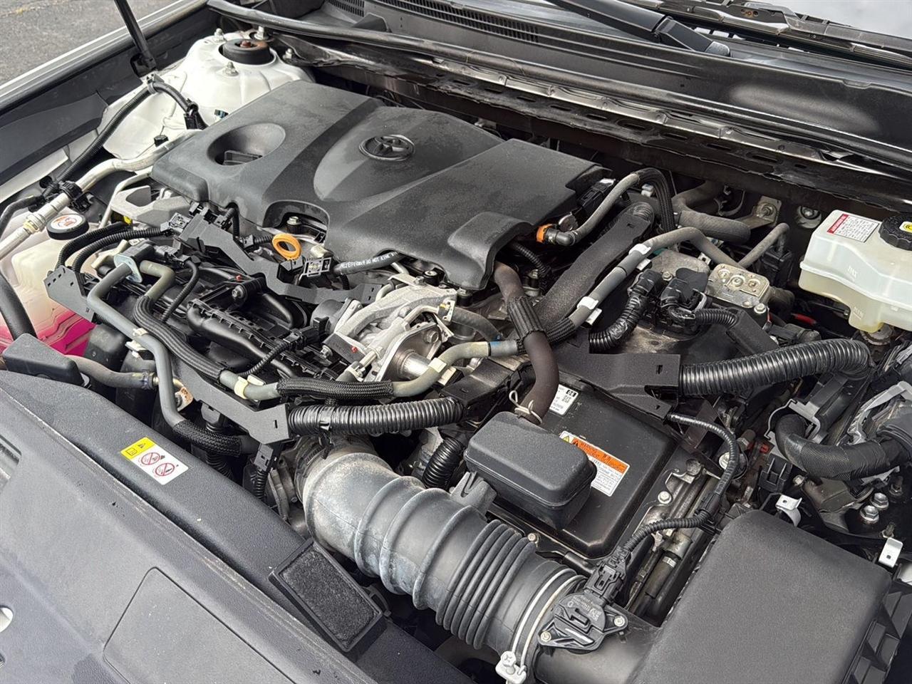 Toyota Camry Hybrid SE CVT (Natl) 2020
