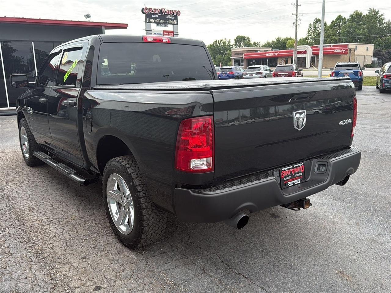 RAM 1500 Express 4x4 Crew Cab 5'7" Box 2018