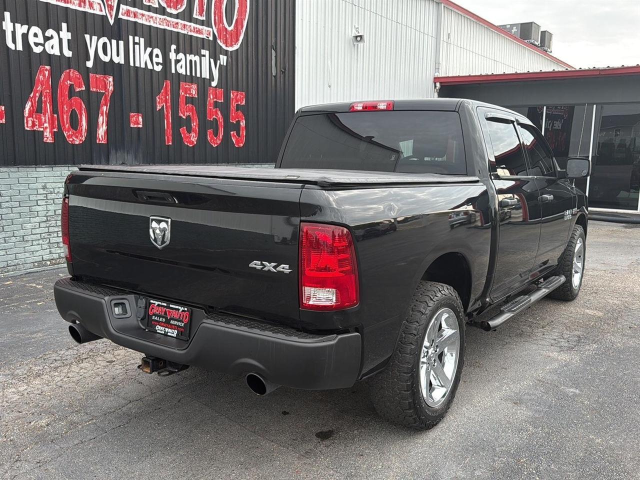 RAM 1500 Express 4x4 Crew Cab 5'7" Box 2018