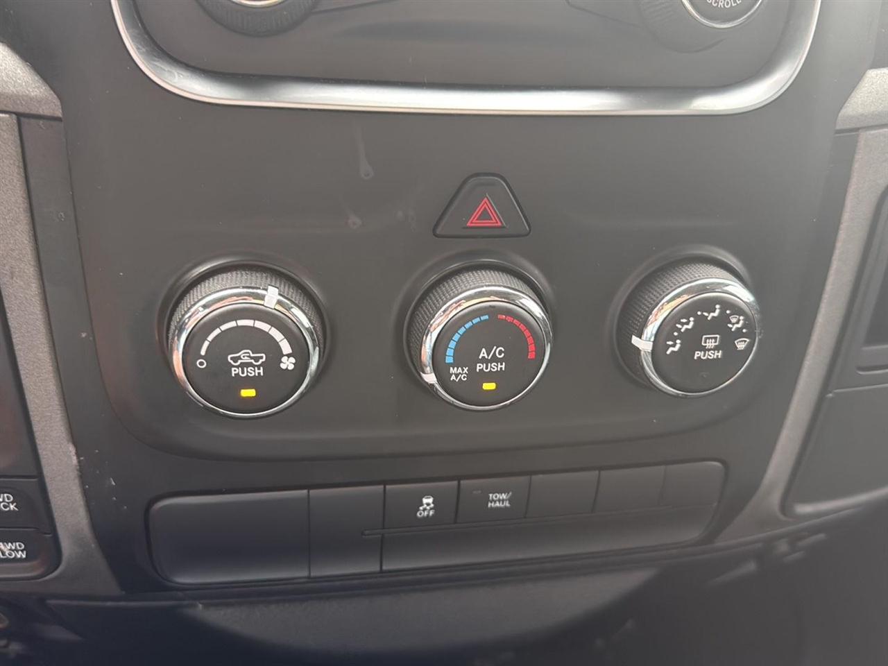 RAM 1500 Express 4x4 Crew Cab 5'7" Box 2018