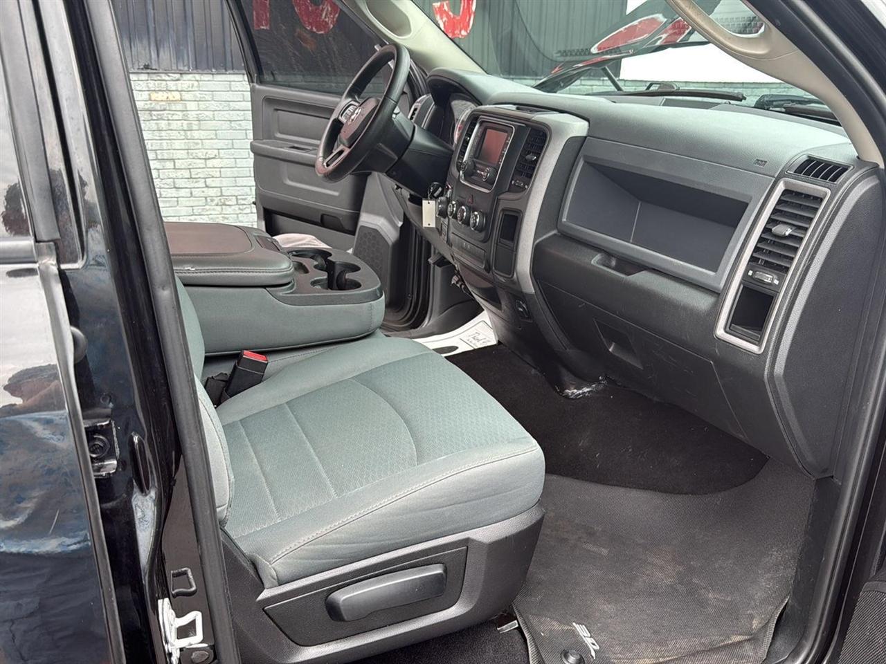 RAM 1500 Express 4x4 Crew Cab 5'7" Box 2018