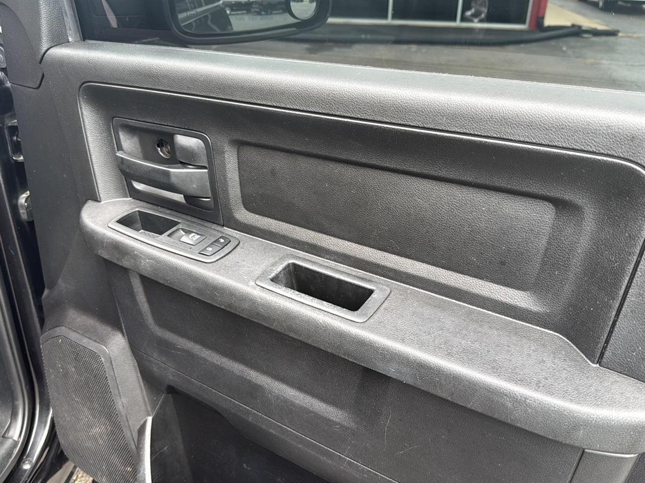 RAM 1500 Express 4x4 Crew Cab 5'7" Box 2018