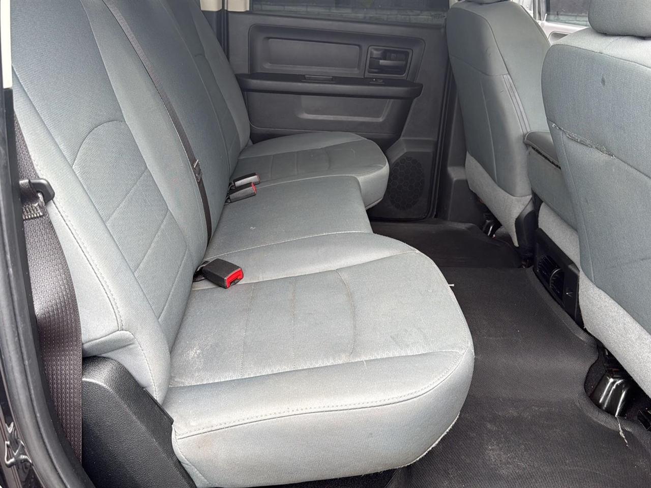 RAM 1500 Express 4x4 Crew Cab 5'7" Box 2018