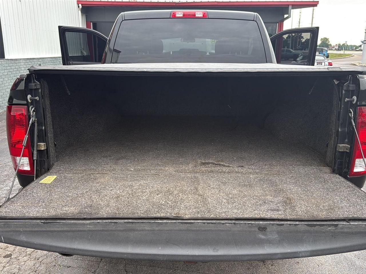 RAM 1500 Express 4x4 Crew Cab 5'7" Box 2018