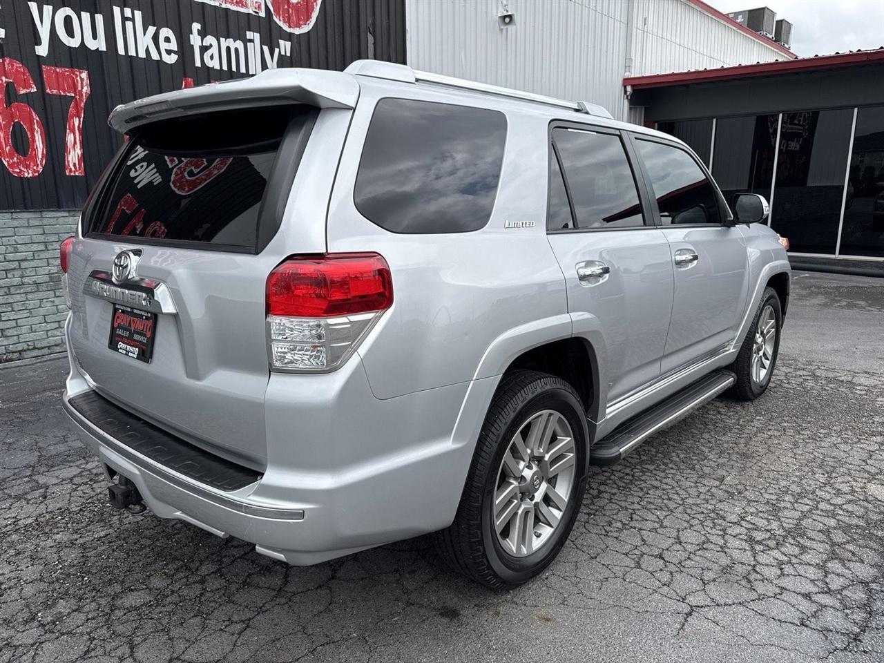 Toyota 4Runner 4WD 4dr V6 SR5 (Natl) 2012
