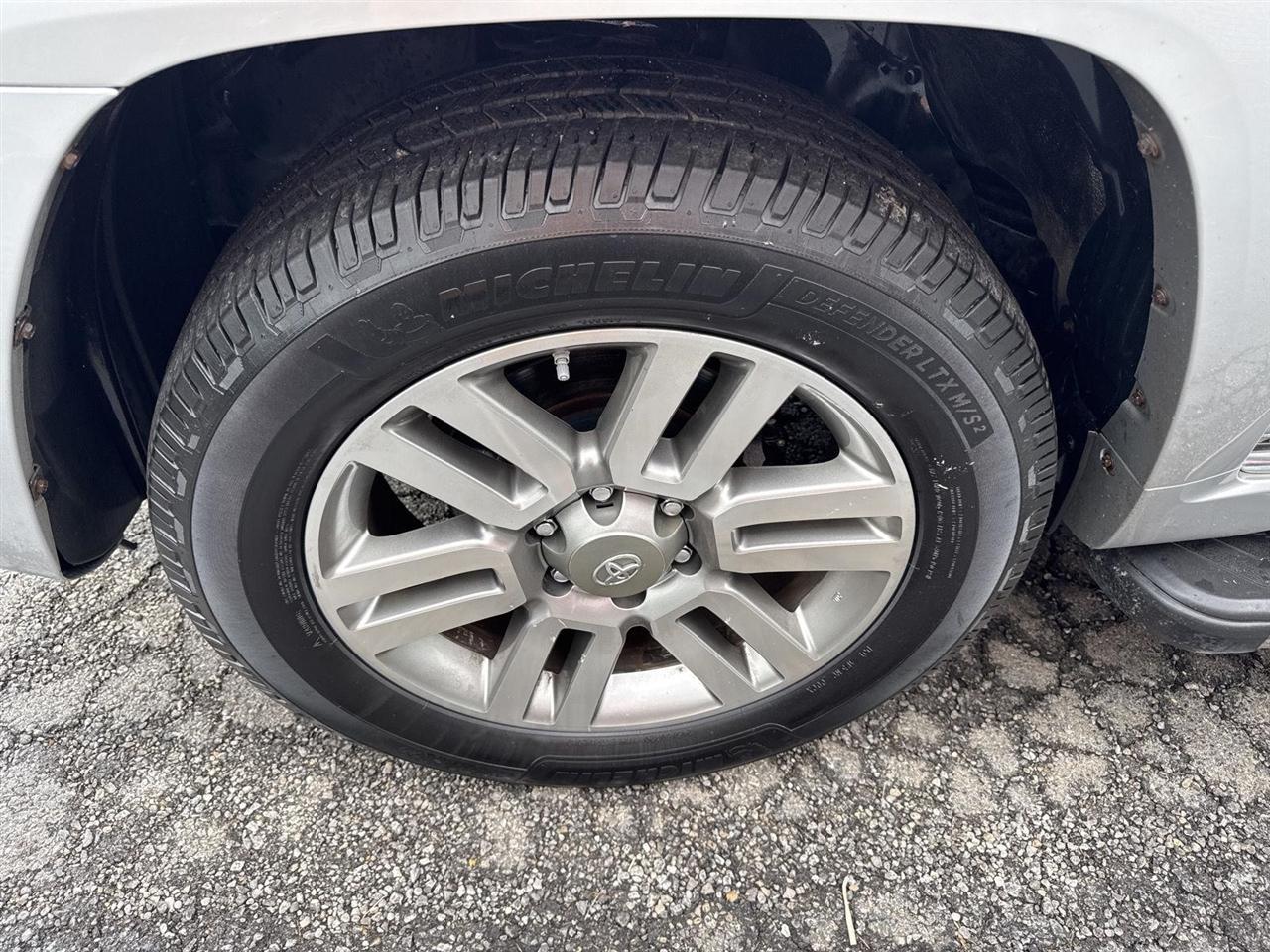 Toyota 4Runner 4WD 4dr V6 SR5 (Natl) 2012