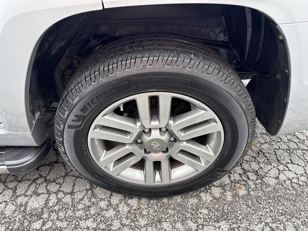 Toyota 4Runner 4WD 4dr V6 SR5 (Natl) 2012