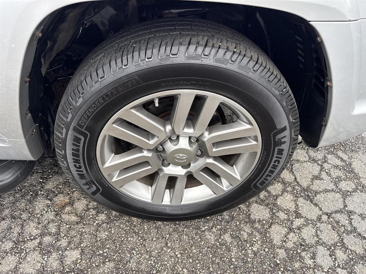 Toyota 4Runner 4WD 4dr V6 SR5 (Natl) 2012