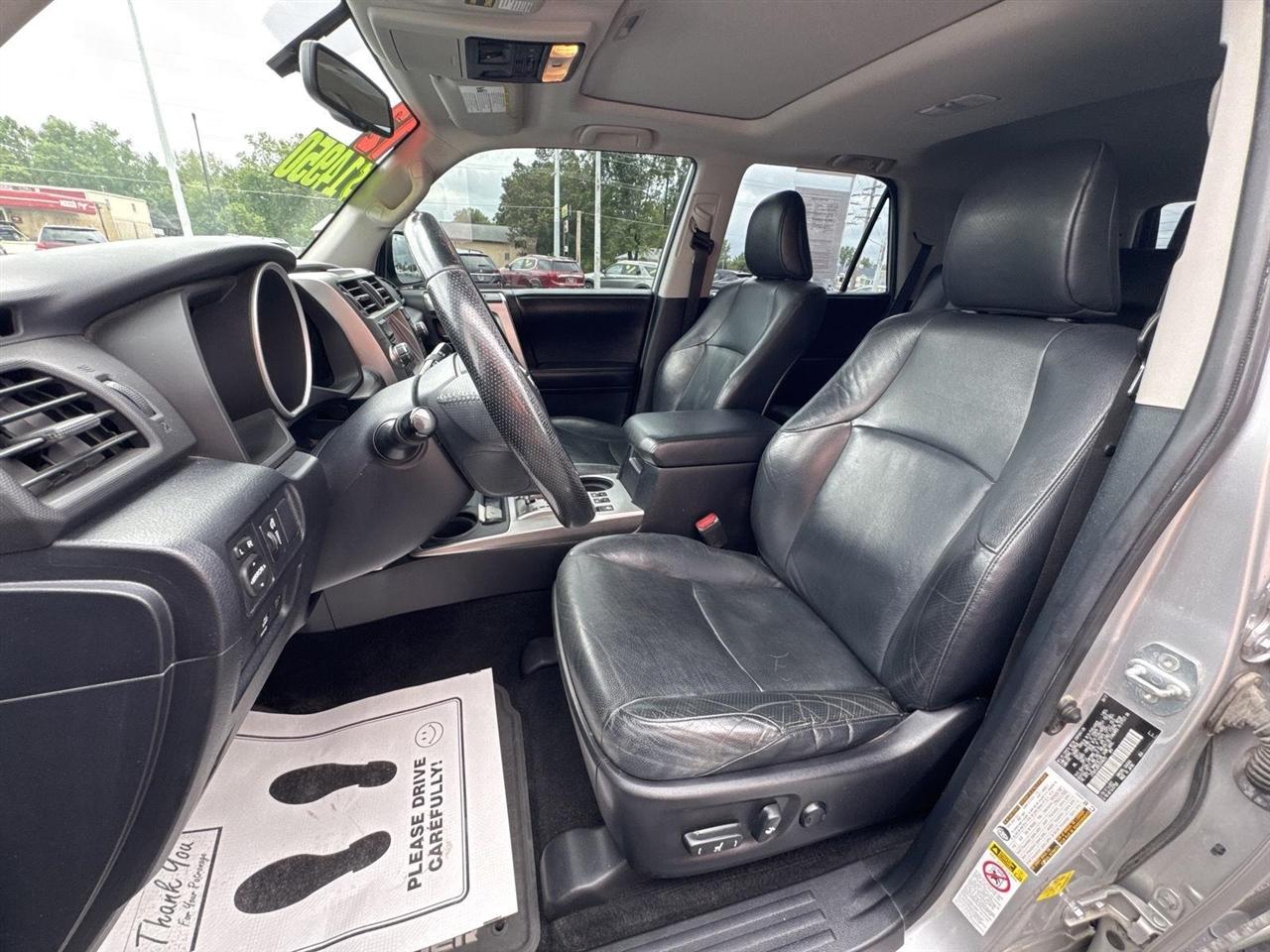 Toyota 4Runner 4WD 4dr V6 SR5 (Natl) 2012