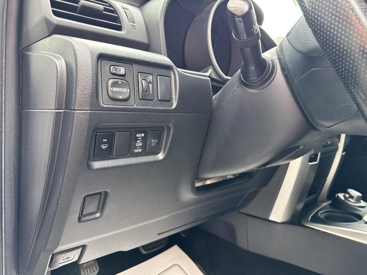 Toyota 4Runner 4WD 4dr V6 SR5 (Natl) 2012