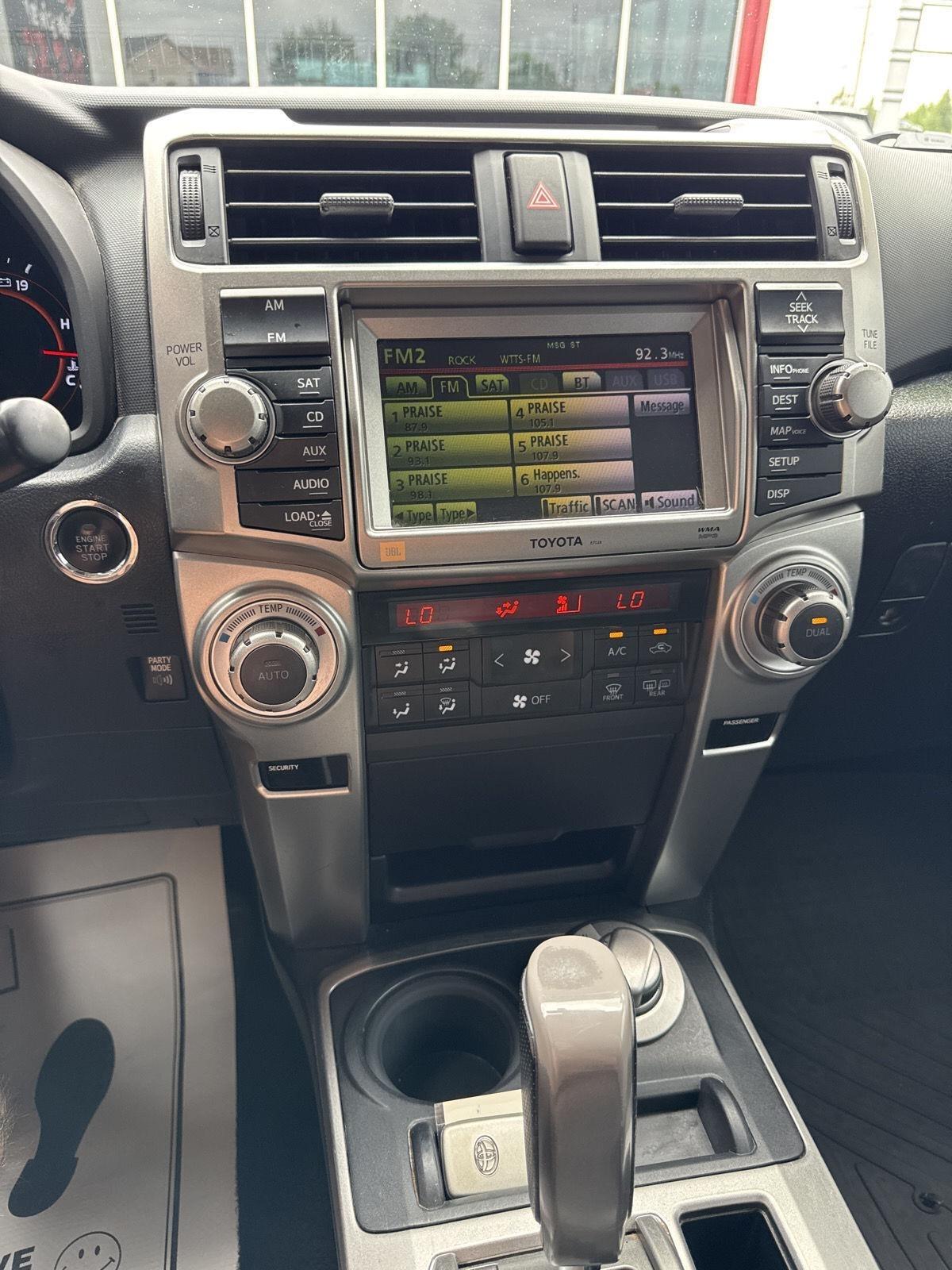 Toyota 4Runner 4WD 4dr V6 SR5 (Natl) 2012