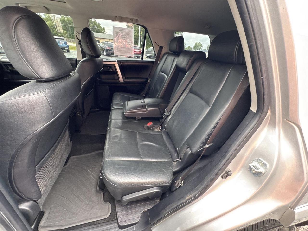 Toyota 4Runner 4WD 4dr V6 SR5 (Natl) 2012