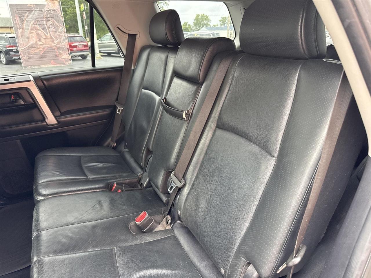 Toyota 4Runner 4WD 4dr V6 SR5 (Natl) 2012