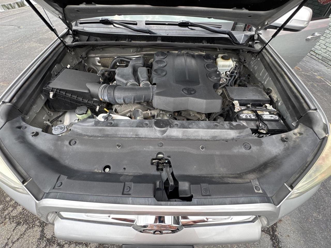 Toyota 4Runner 4WD 4dr V6 SR5 (Natl) 2012
