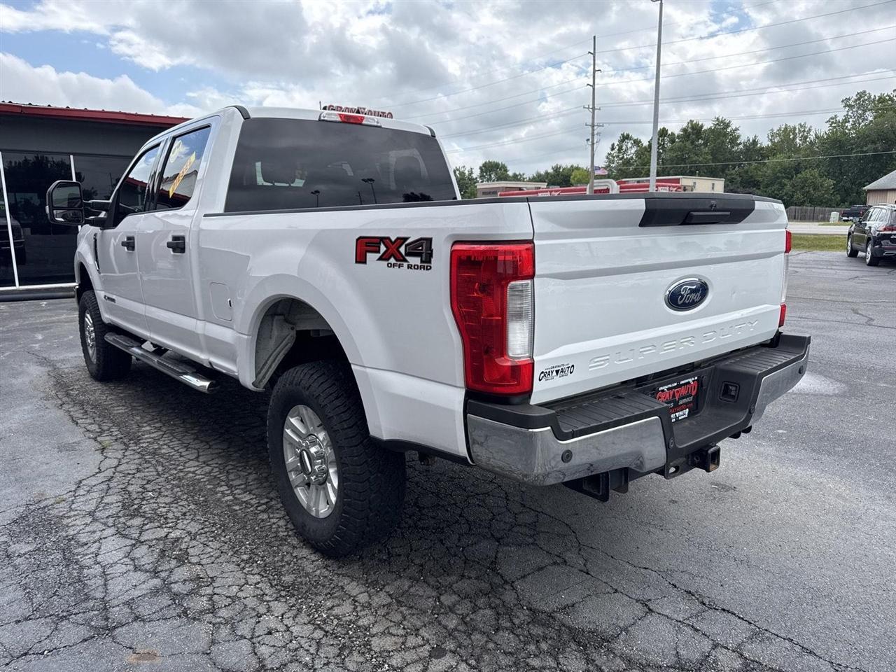 Ford Super Duty F-250 SRW King Ranch 4WD Crew Cab 8' Box 2017
