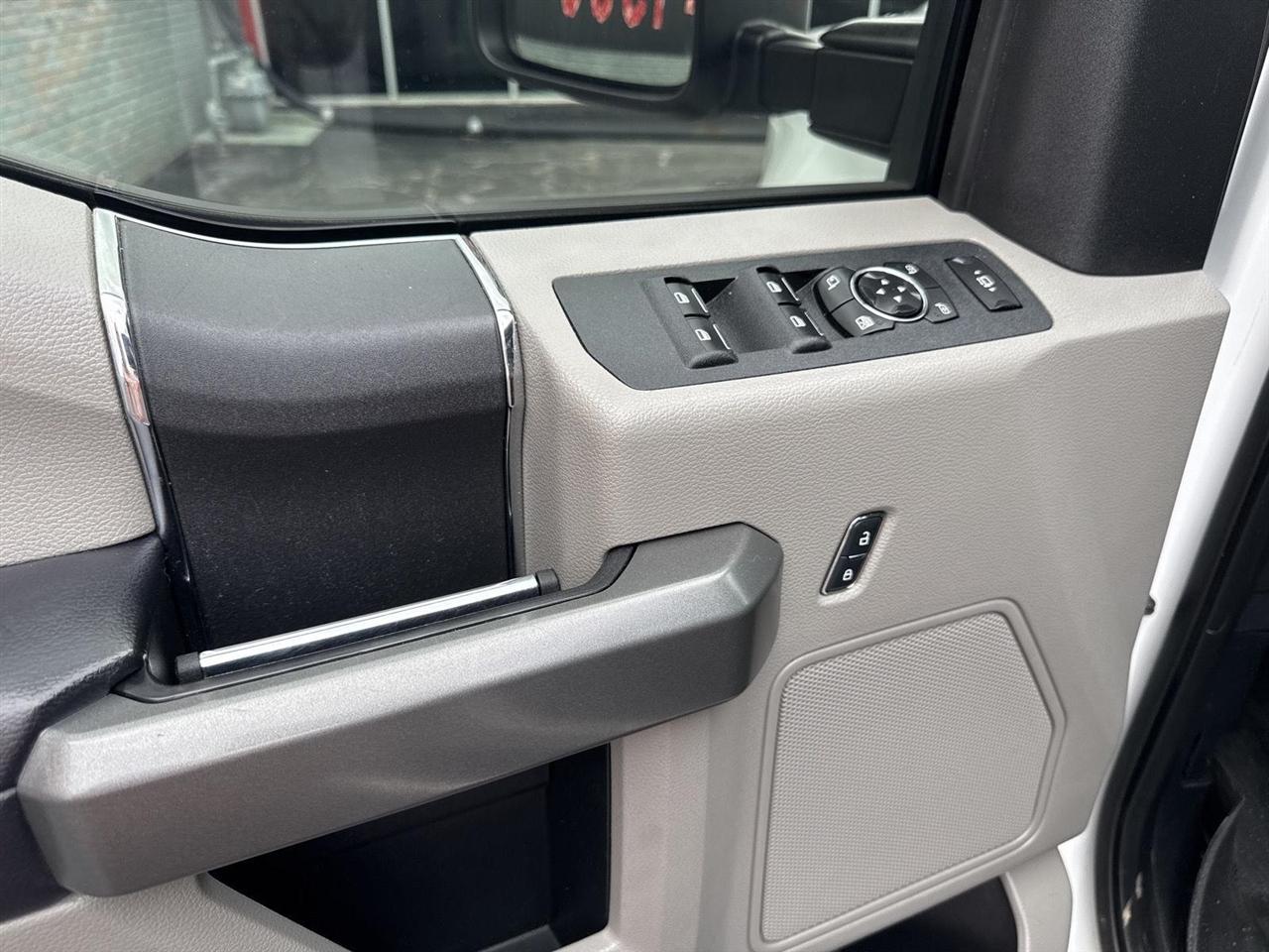 Ford Super Duty F-250 SRW King Ranch 4WD Crew Cab 8' Box 2017