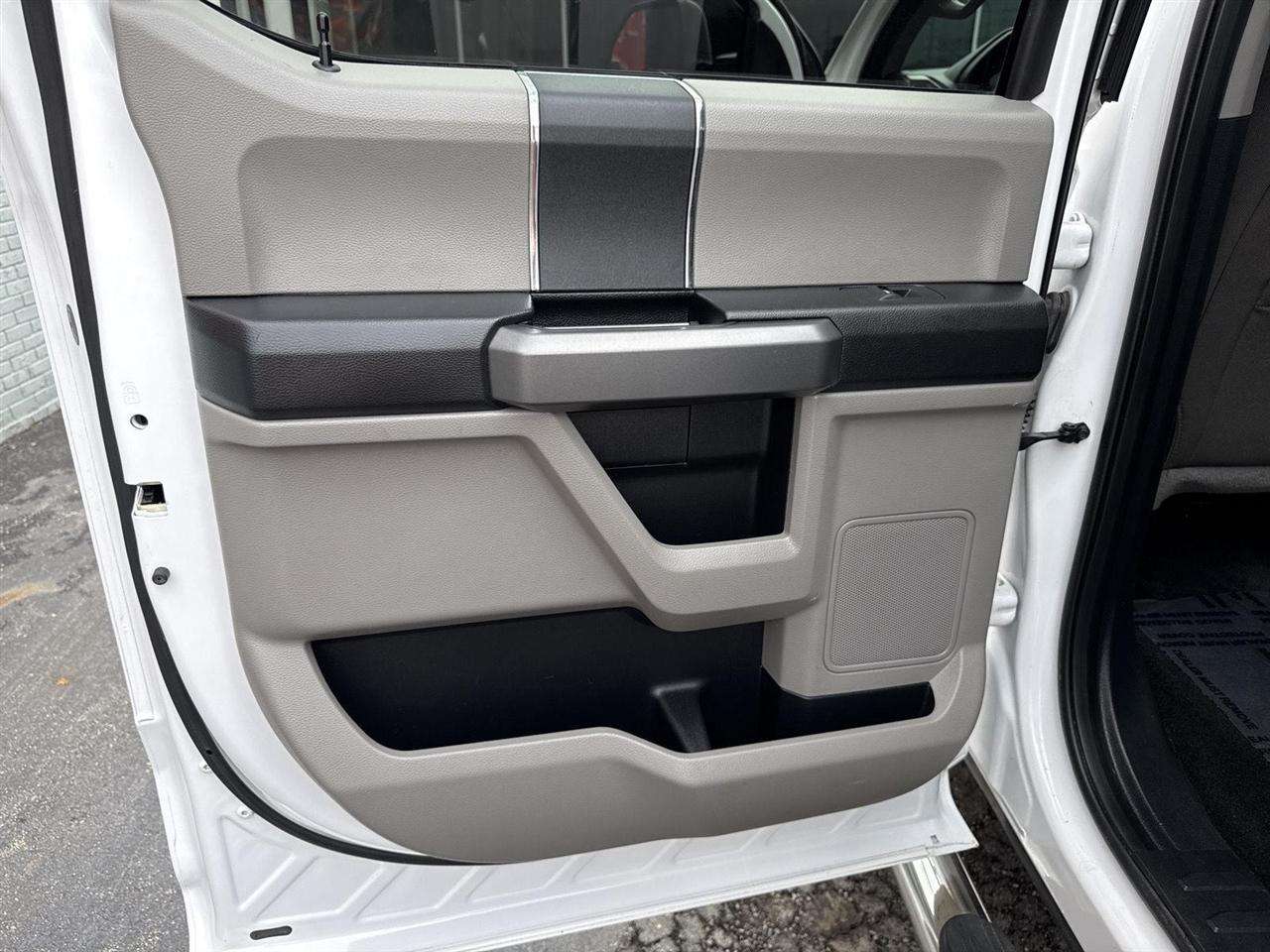 Ford Super Duty F-250 SRW King Ranch 4WD Crew Cab 8' Box 2017