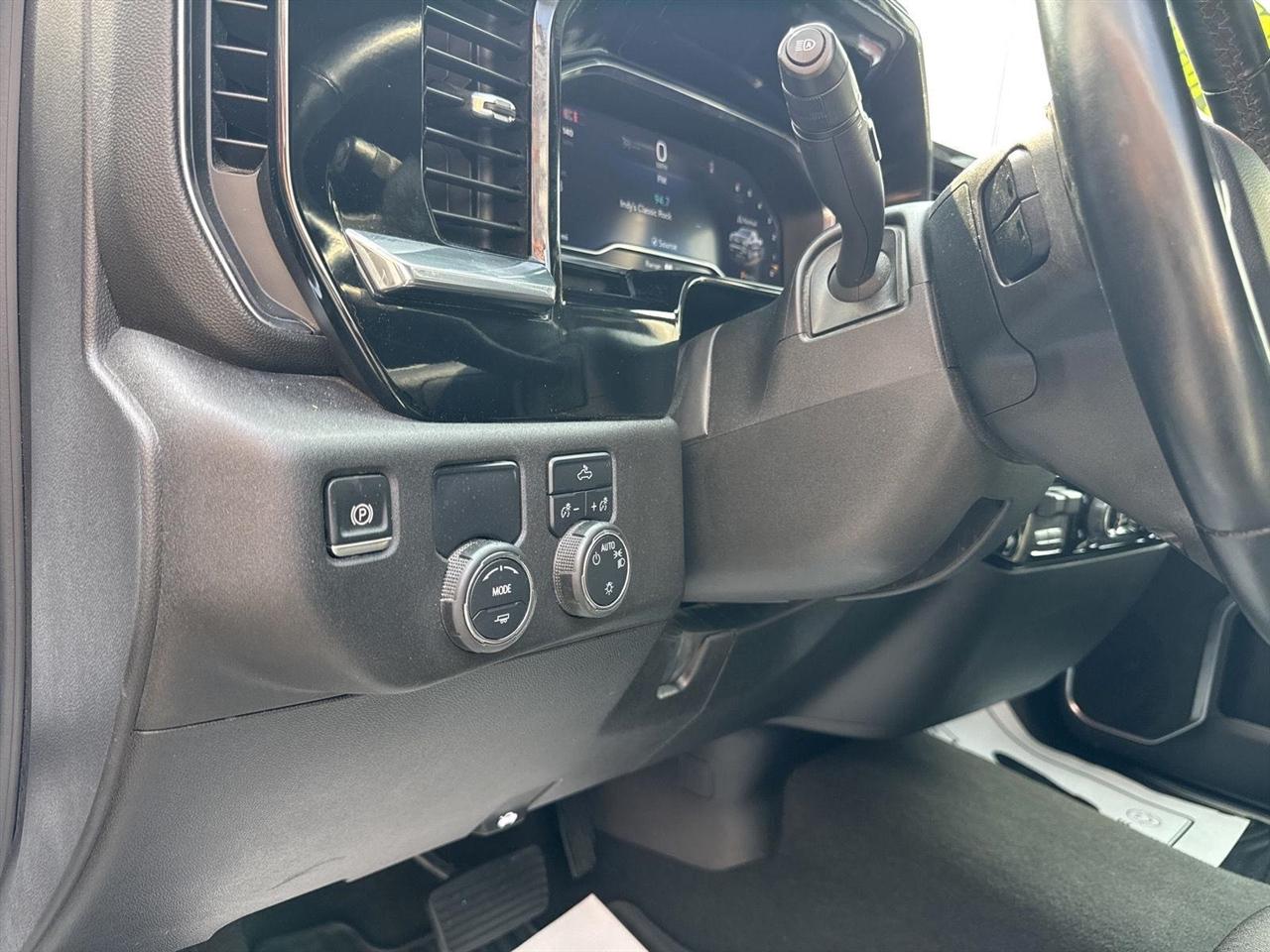 Chevrolet Silverado 1500 2WD Crew Cab 147" LT 2025