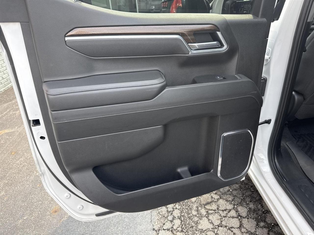 Chevrolet Silverado 1500 2WD Crew Cab 147" LT 2025