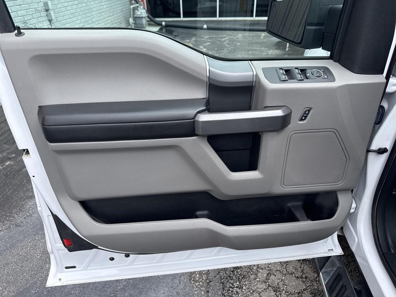 Ford F-150 Lariat 4WD SuperCab 8' Box 2019