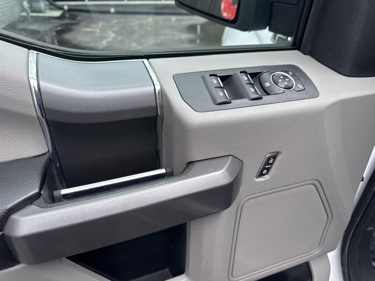 Ford F-150 Lariat 4WD SuperCab 8' Box 2019