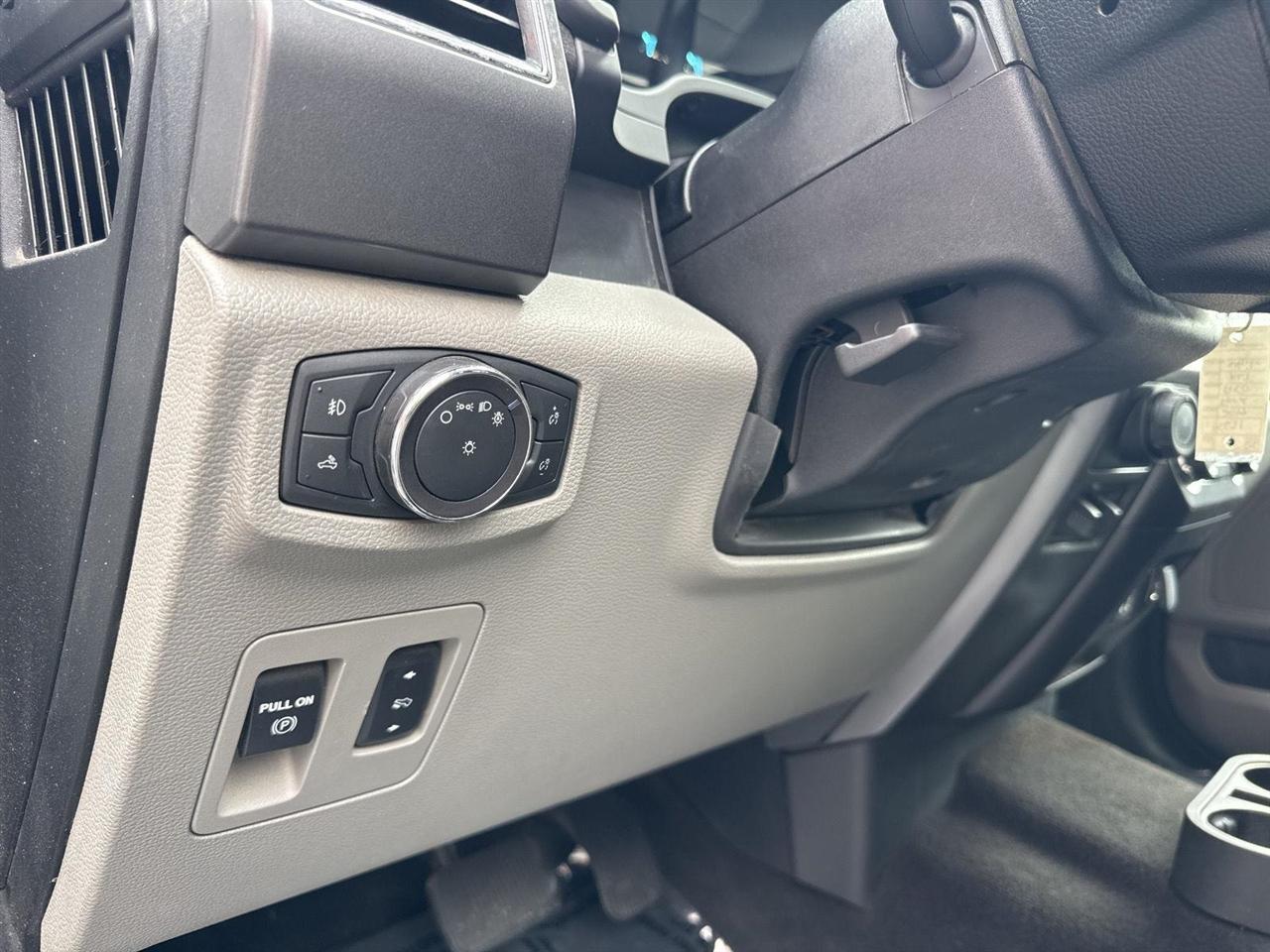 Ford F-150 Lariat 4WD SuperCab 8' Box 2019
