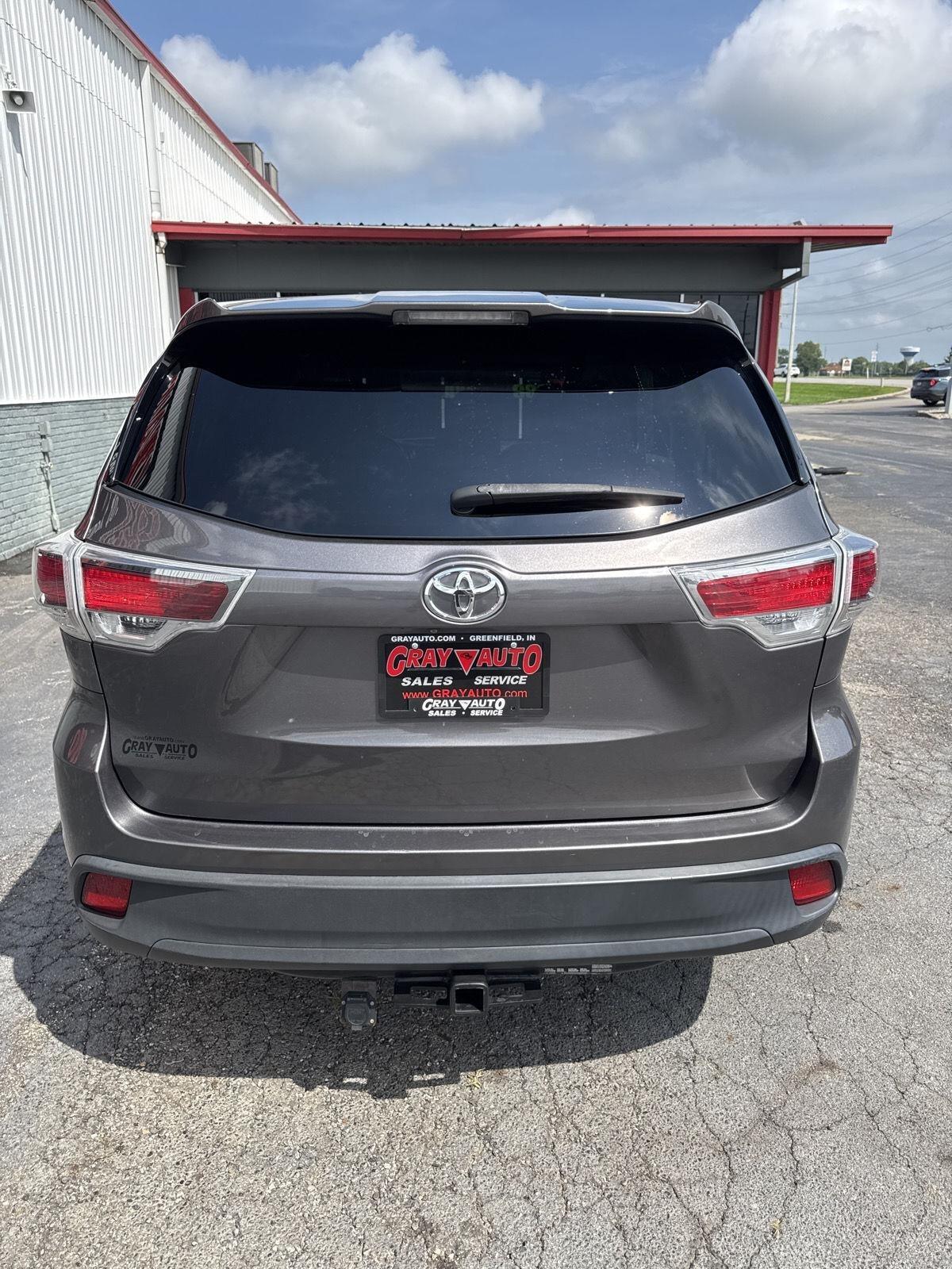 Toyota Highlander FWD 4dr V6 LE (Natl) 2016
