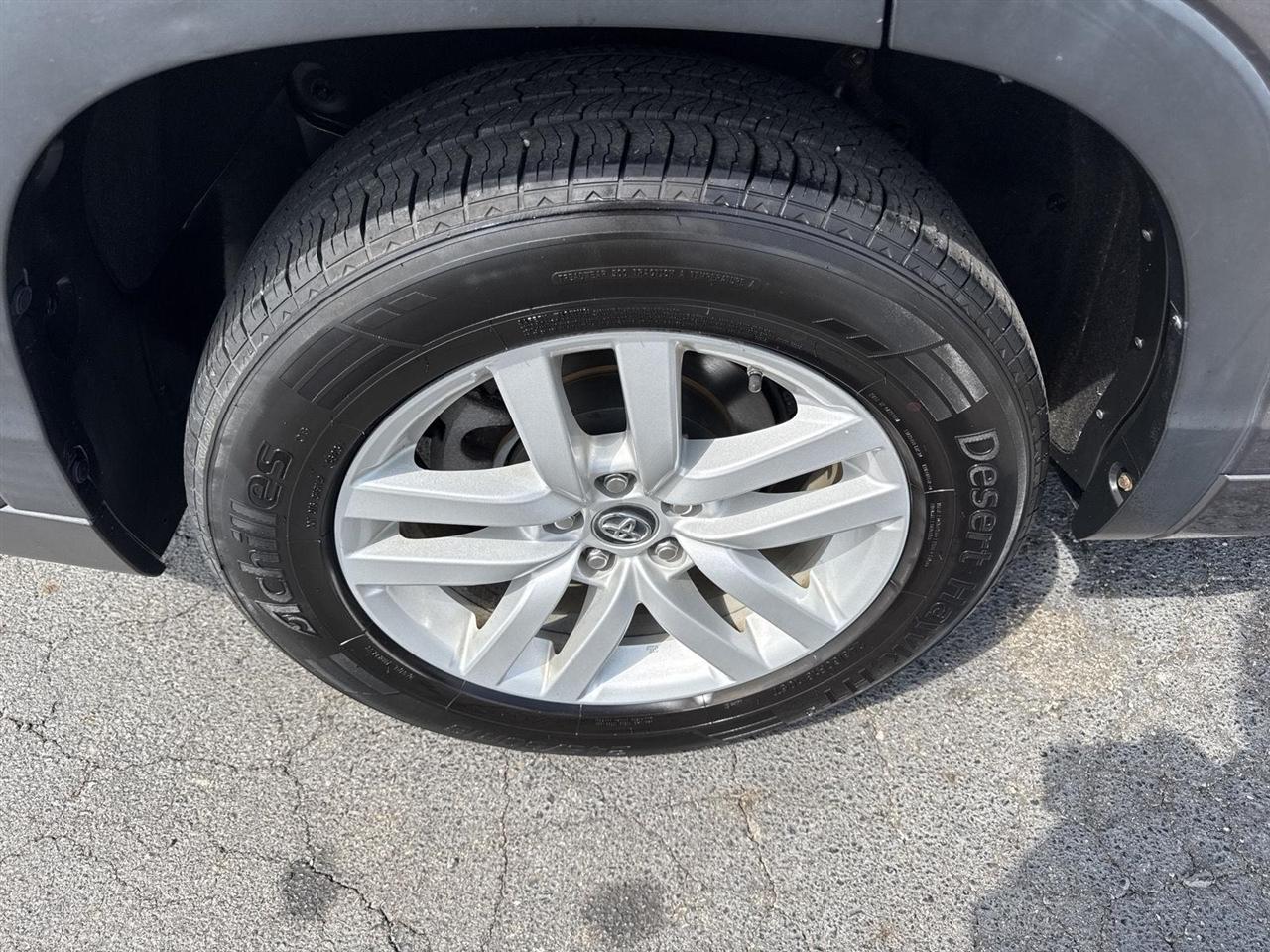 Toyota Highlander FWD 4dr V6 LE (Natl) 2016
