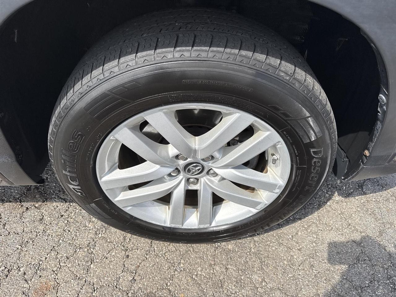 Toyota Highlander FWD 4dr V6 LE (Natl) 2016