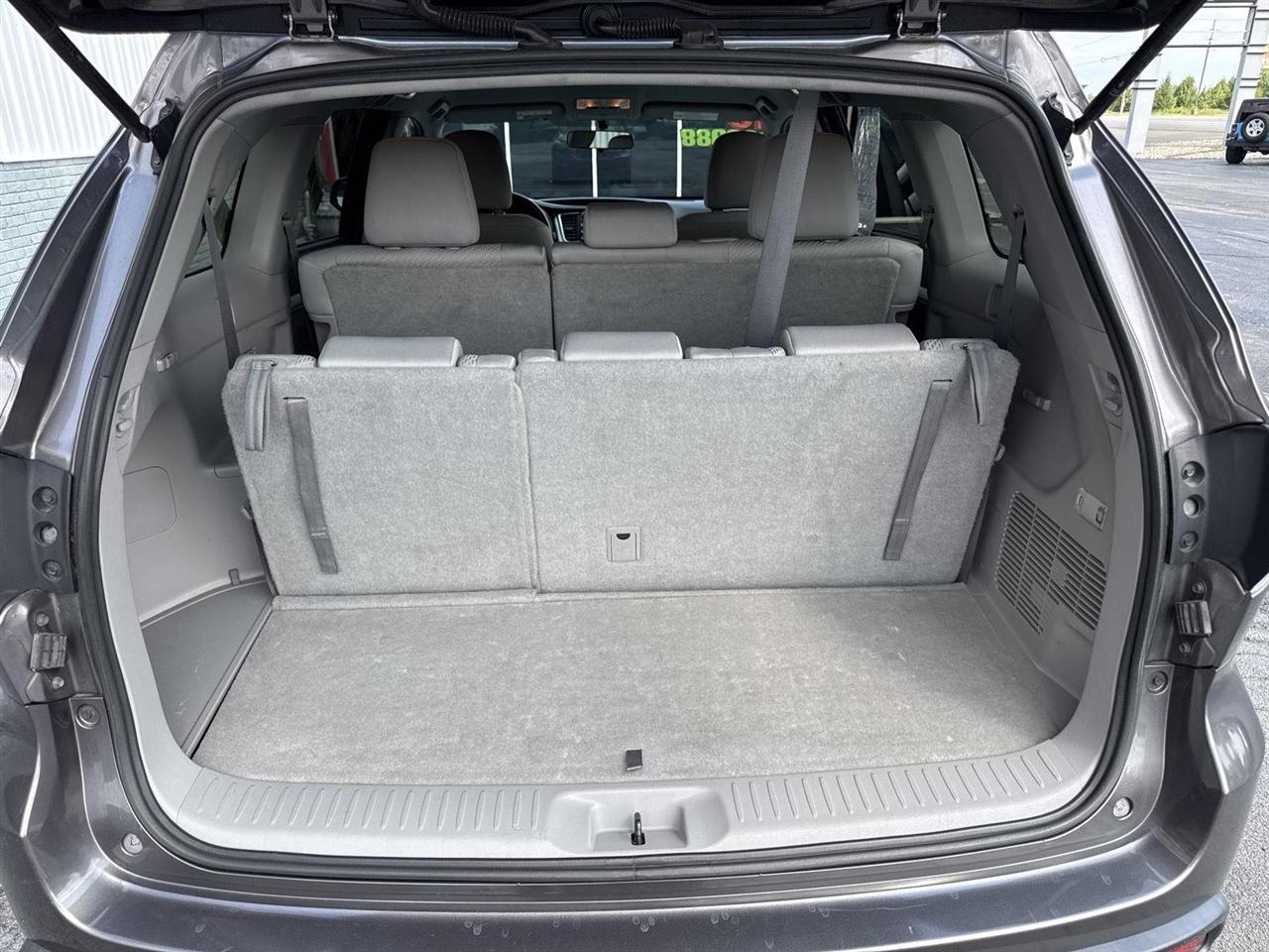 Toyota Highlander FWD 4dr V6 LE (Natl) 2016