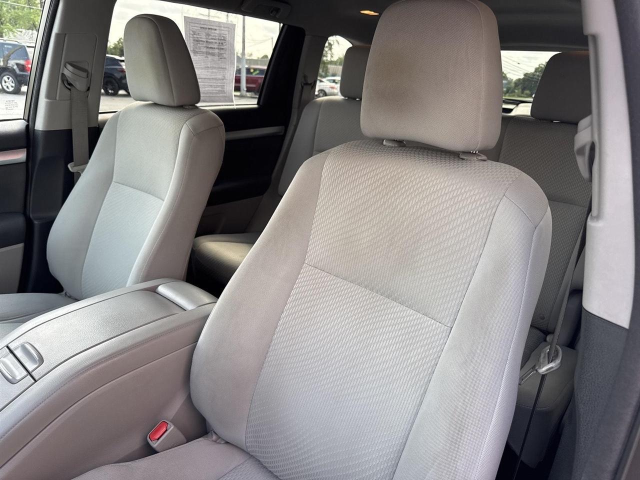 Toyota Highlander FWD 4dr V6 LE (Natl) 2016
