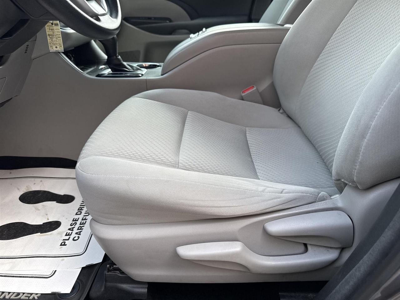 Toyota Highlander FWD 4dr V6 LE (Natl) 2016