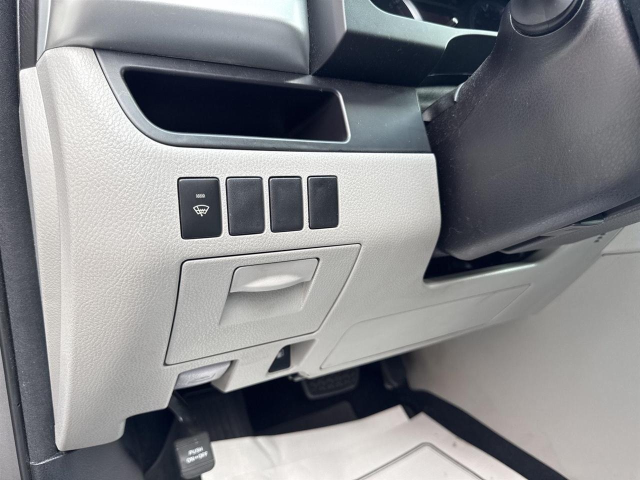 Toyota Highlander FWD 4dr V6 LE (Natl) 2016